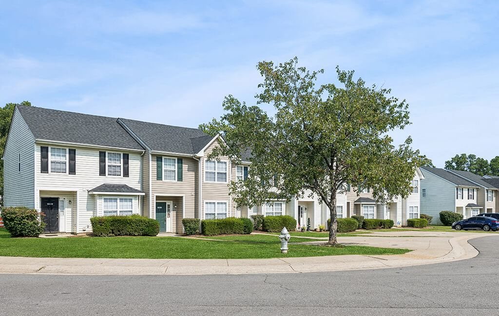 Building exterior at Broadwater Townhomes in Chester VA